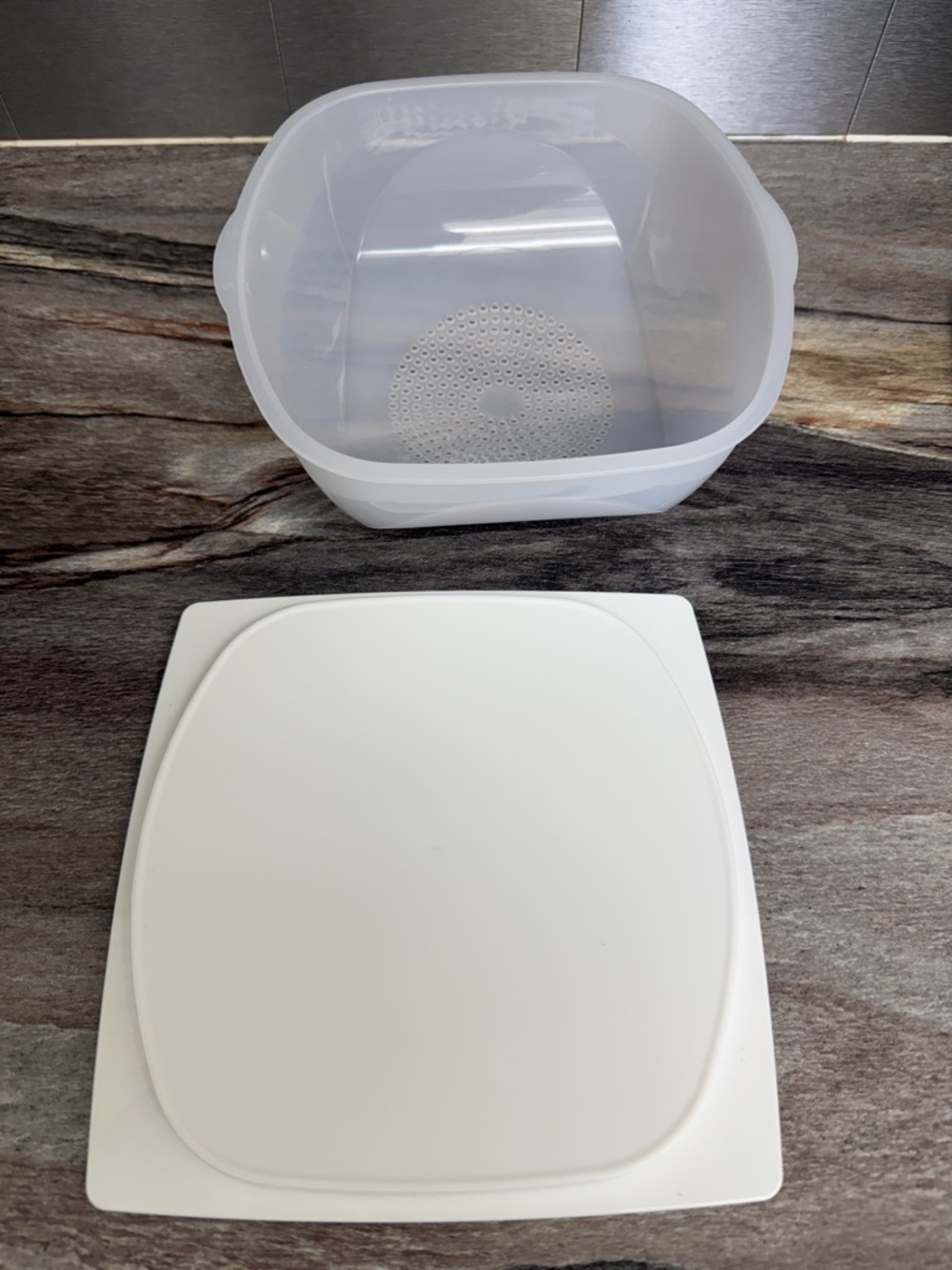 Tupperware Square CheeseSmart - Picture 3 of 3